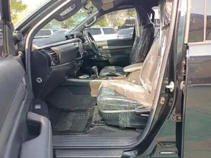 Toyota Hilux 2016 Black