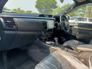 Toyota Hilux 2016 Black