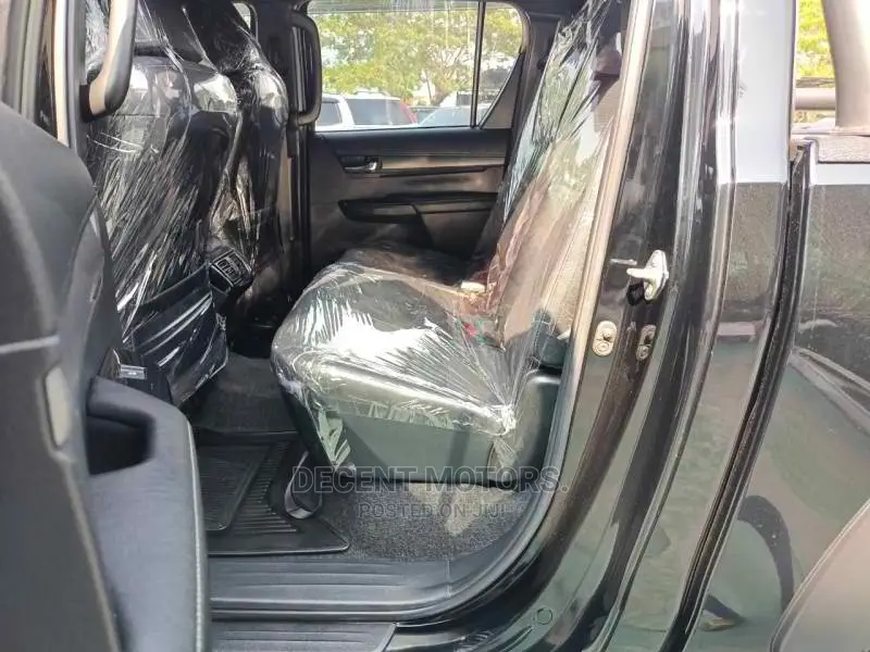 Toyota Hilux 2016 Black