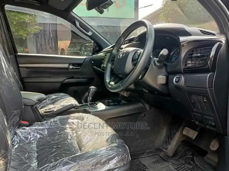 Toyota Hilux 2016 Black