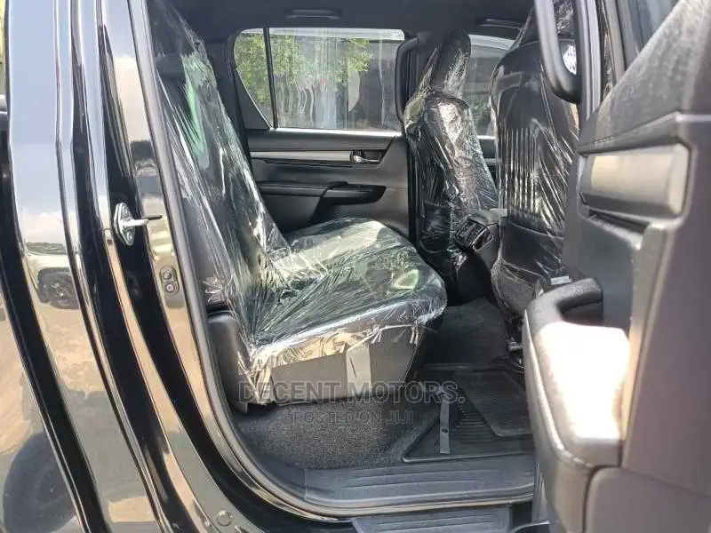 Toyota Hilux 2016 Black