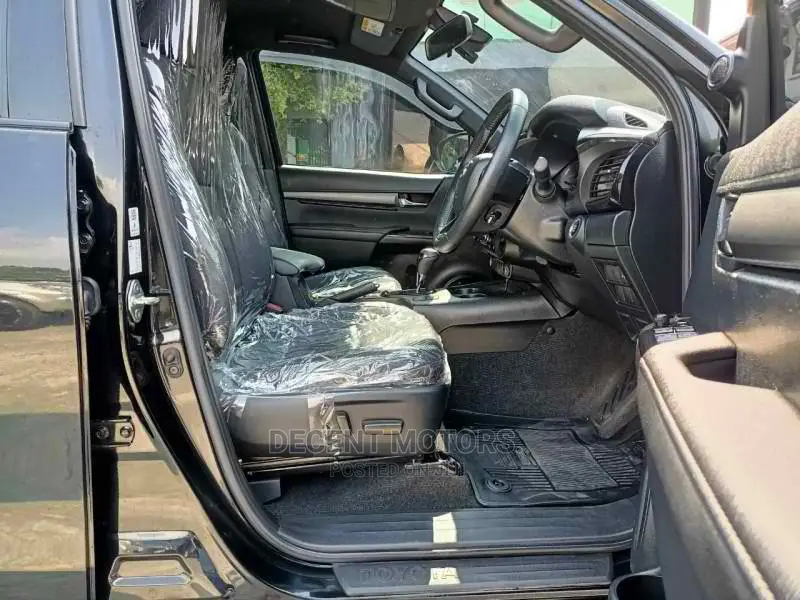 Toyota Hilux 2016 Black