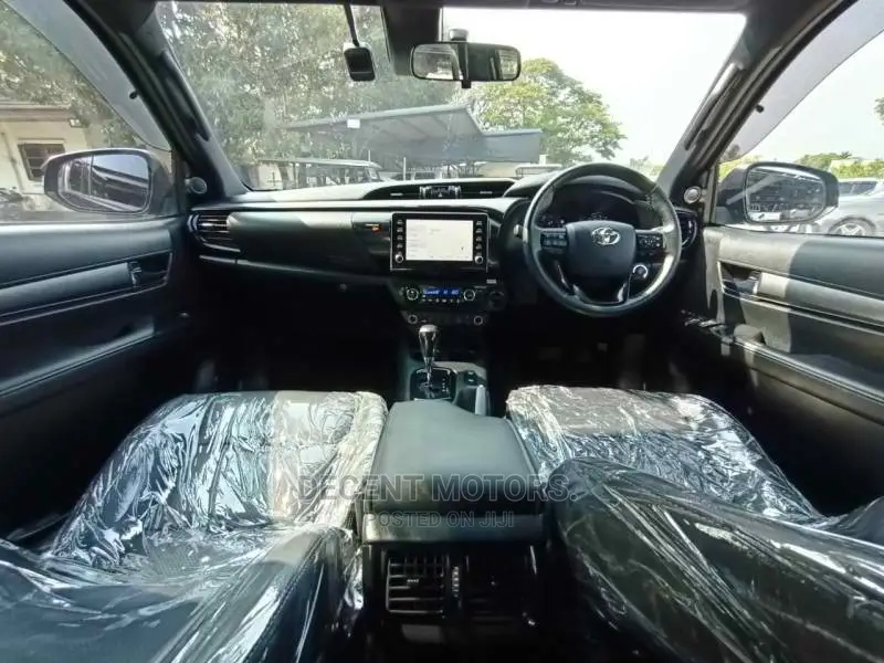 Toyota Hilux 2016 Black