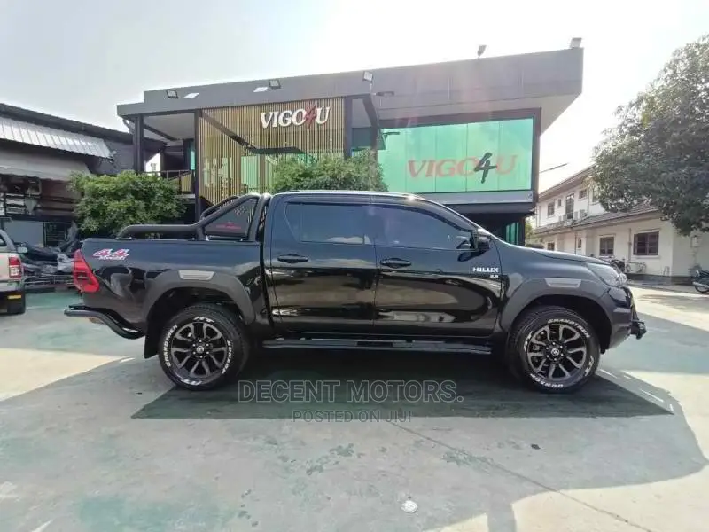Toyota Hilux 2016 Black
