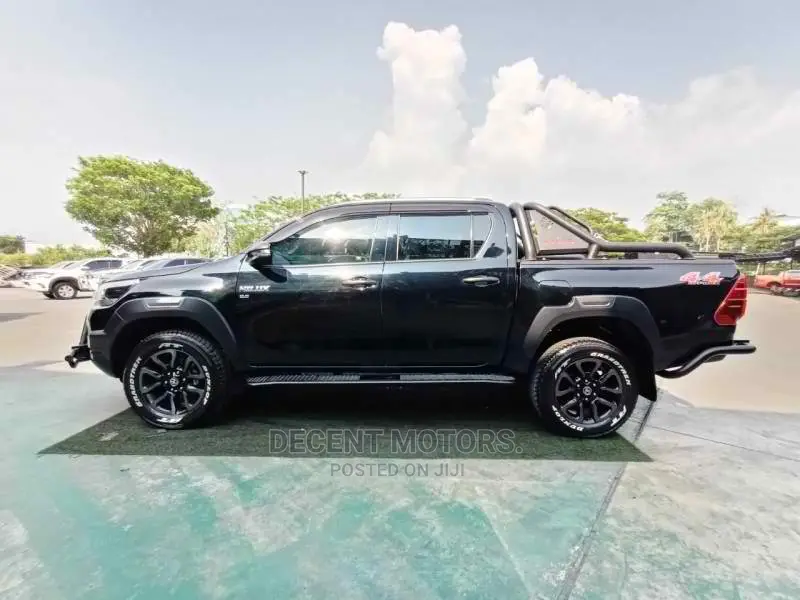 Toyota Hilux 2016 Black