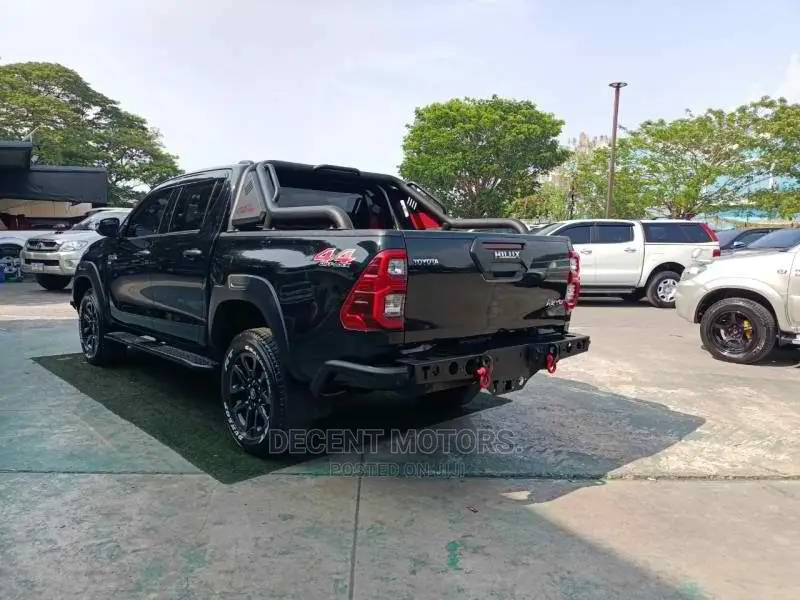 Toyota Hilux 2016 Black