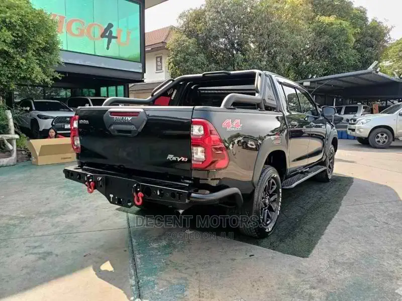 Toyota Hilux 2016 Black