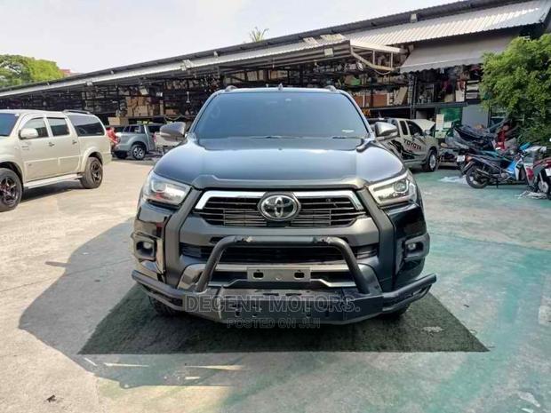 Toyota Hilux 2016 Black