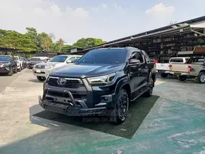 Toyota Hilux 2016 Black
