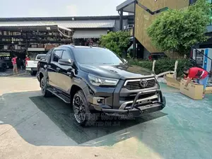Toyota Hilux 2016 Black