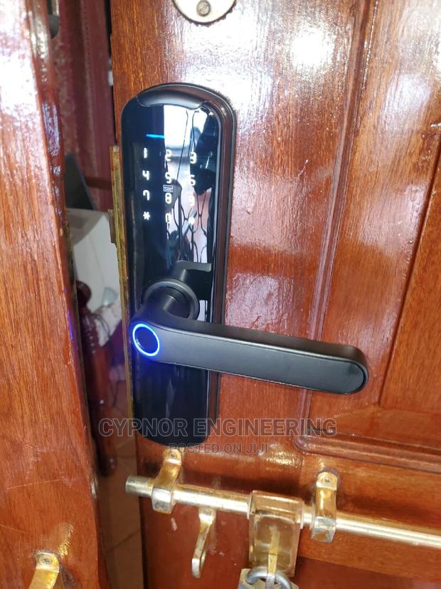 Biometric Smart Lock With Remote Unlocking - main view