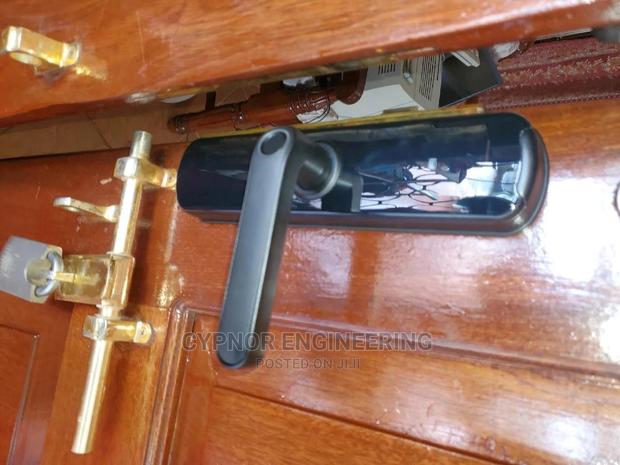 Biometric Smart Lock With Remote Unlocking - thumbnail 3