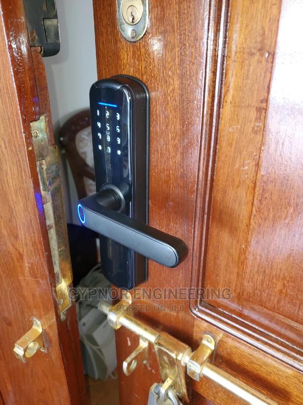 Biometric Smart Lock With Remote Unlocking - thumbnail 2