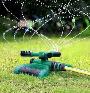 3 Arm Garden Sprinkler With 2 Spray Options - main view