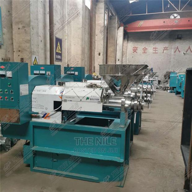 Hot and Cold Spiral Oil Press Multifunctional - main view