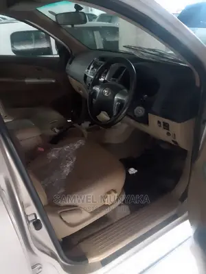 Toyota Hilux SR 4x4 2015 Gray