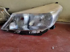 Toyota Yaris 2010-2013 Nonxenon Headlights Assembly