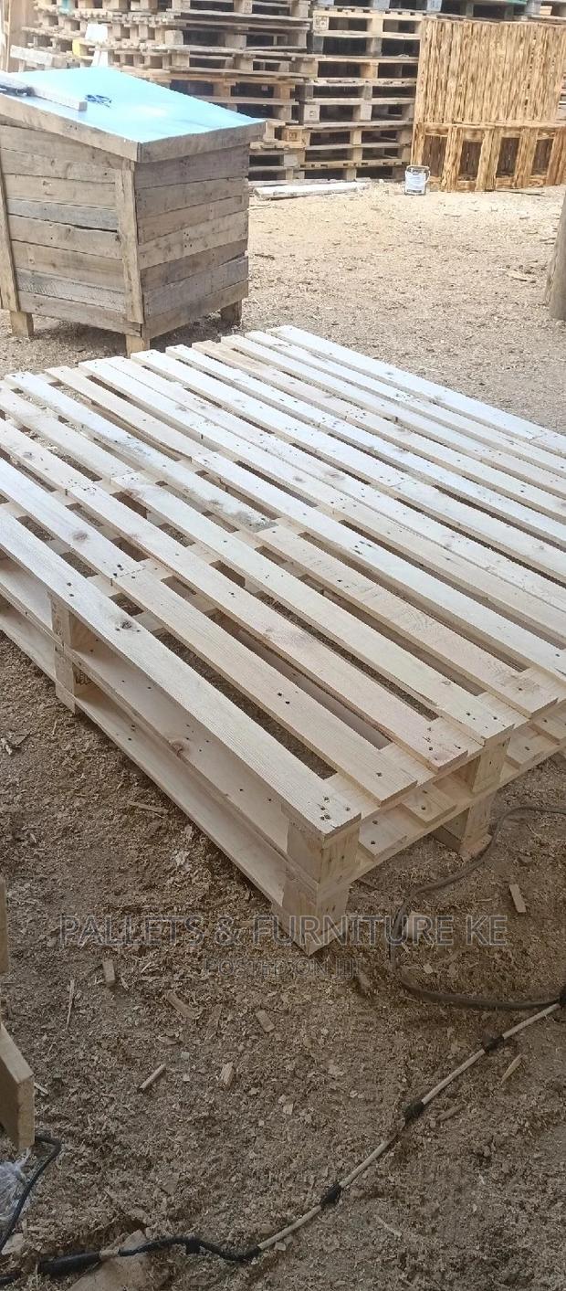 Simple 5 by 6 Pallet Bed - thumbnail 2