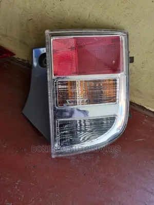 Toyota Isis (Clear) Right Rear Bumper Reflector