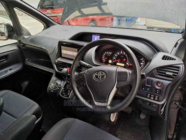Toyota Noah 2016 Black - thumbnail 4
