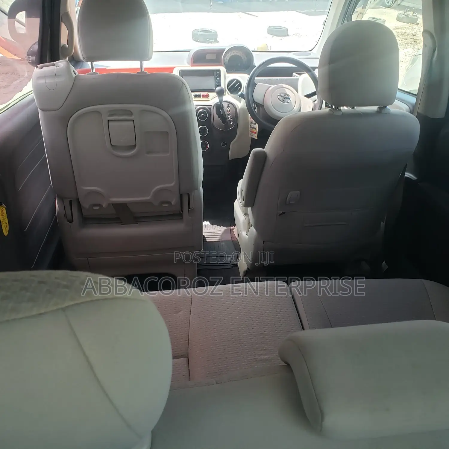 Toyota Spade 1.5 2014 Purple