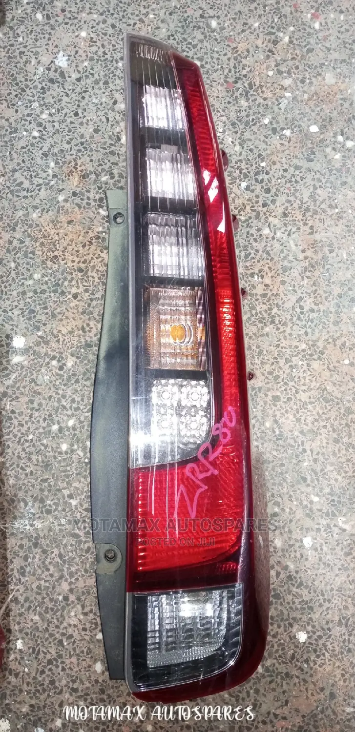 Toyota Noah ZRR80 Tail Light