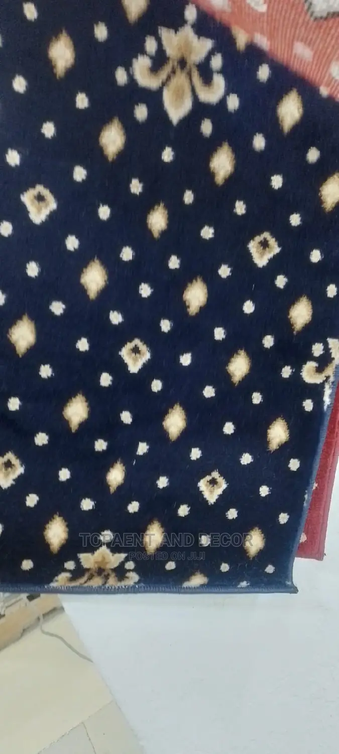 Vip Dotted Wall to Wall Carpet