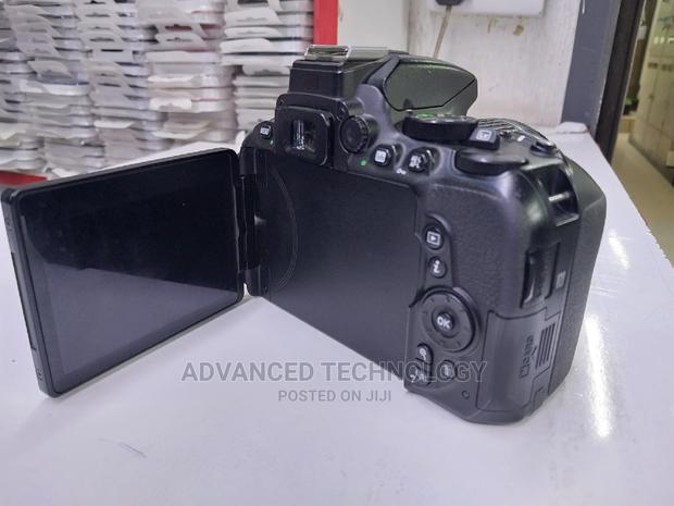 Nikon D5600 With 18-55mm Lense - thumbnail 2