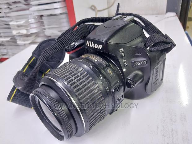 Nikon D5000 With Flip Movie Mode - main view