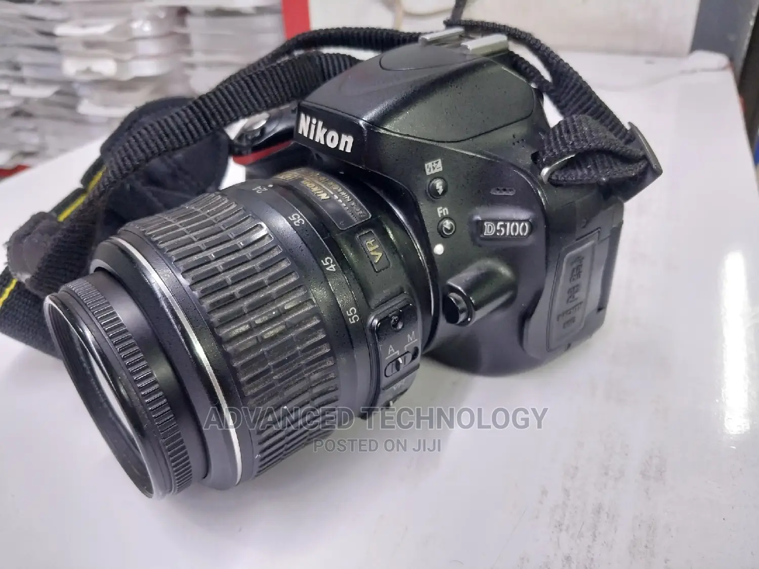 Nikon D5000 With Flip Movie Mode
