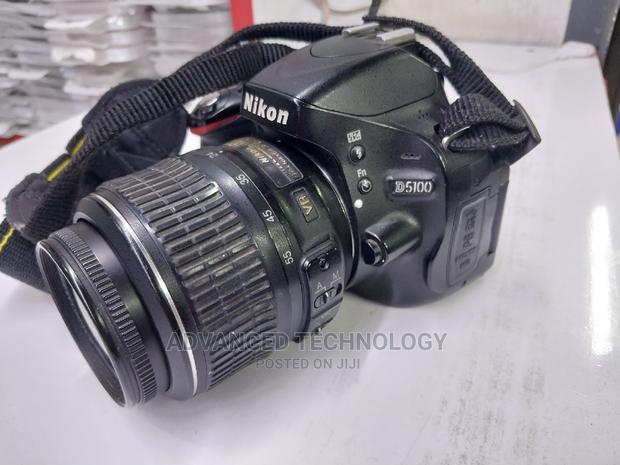 Nikon D5000 With Flip Movie Mode - thumbnail 2