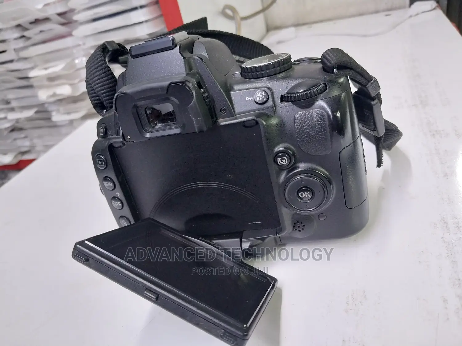 Nikon D5000 With Flip Movie Mode