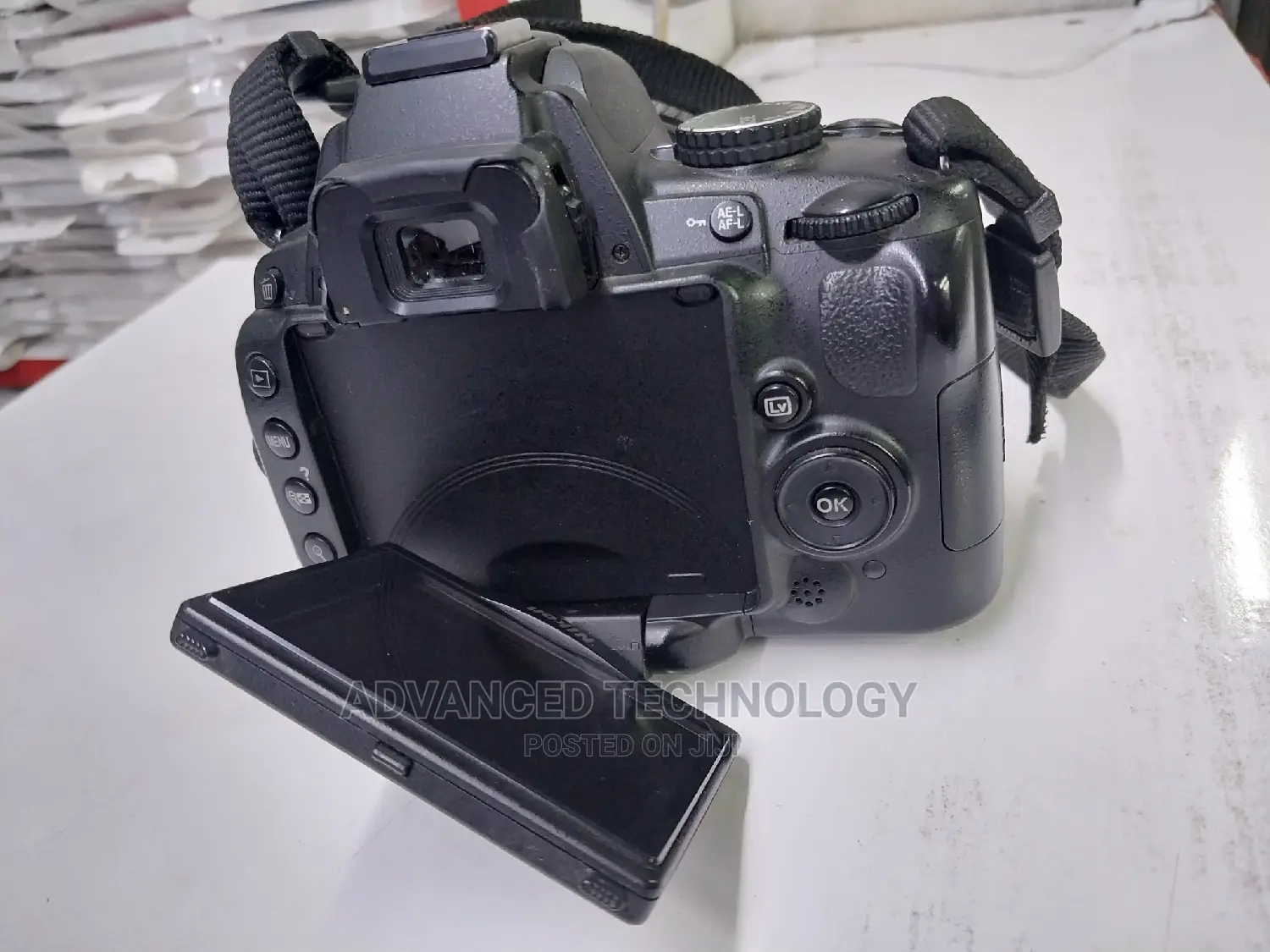 Nikon D5000 With Flip Movie Mode