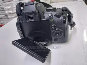 Nikon D5000 With Flip Movie Mode