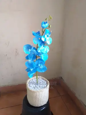 Artificial Decor Flowers With Vase +Topping