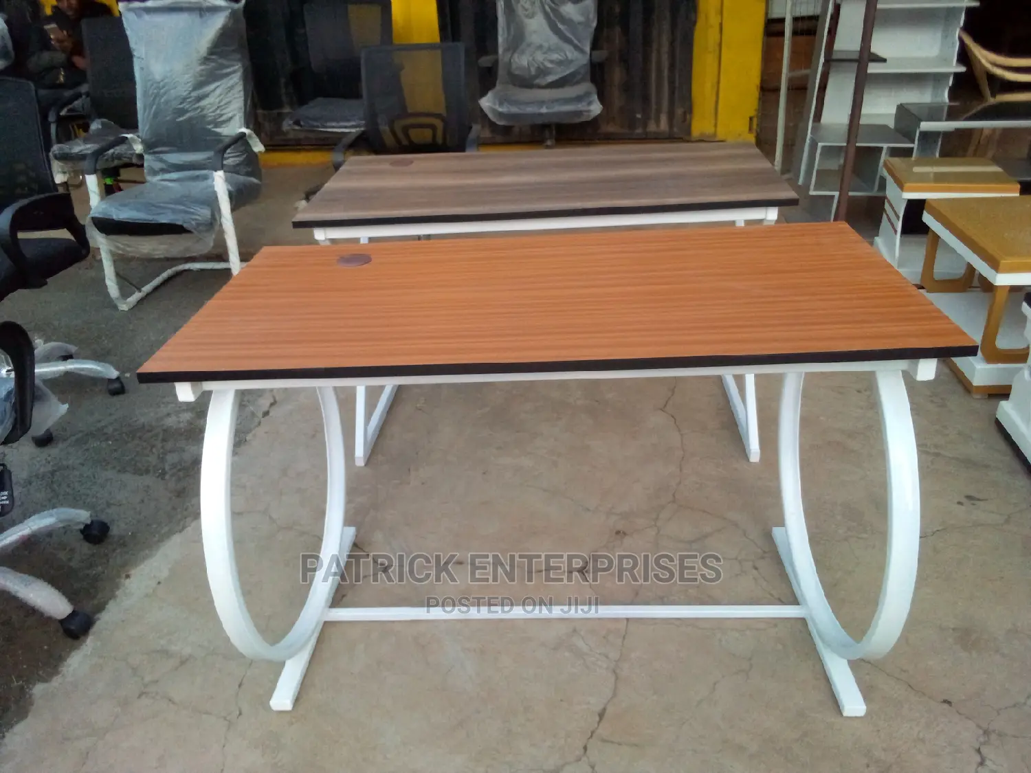 Morden Office Desk Metallic Frame Top MDF Board 1.2 MTRS