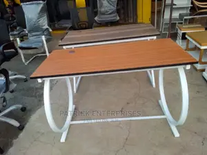 Morden Office Desk Metallic Frame Top MDF Board 1.2 MTRS