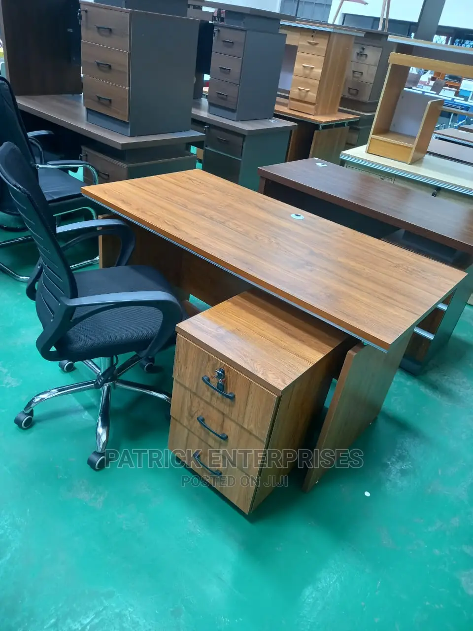 Executive Office Desk 1.2 MTRS