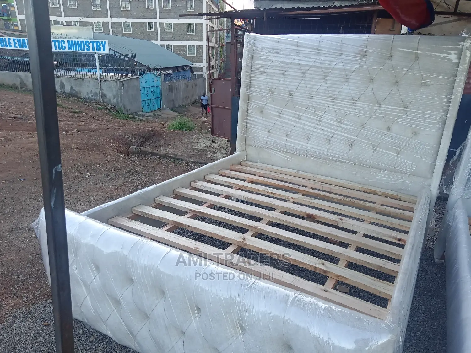 Luxury Queen Size Chester Bed With Plywood