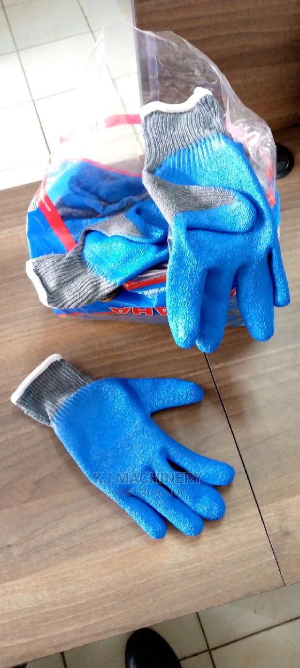Protective Hand Gloves - thumbnail 4