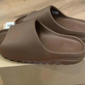 *Yeezy Slides* Size:40-45 - main view