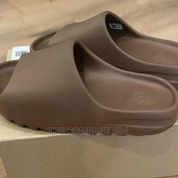 *Yeezy Slides* Size:40-45