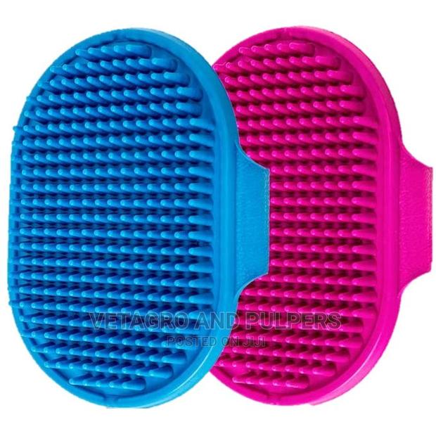 Pet Bath/Massage Brush With Adjustable Ring - thumbnail 3