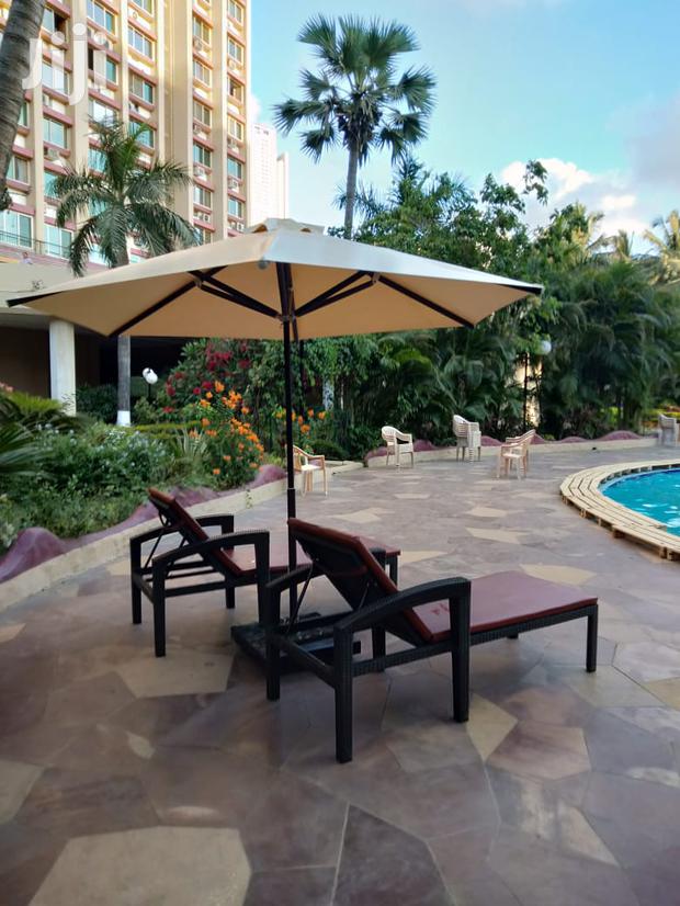 Swimming Pool Sun Umbrella With Beds
