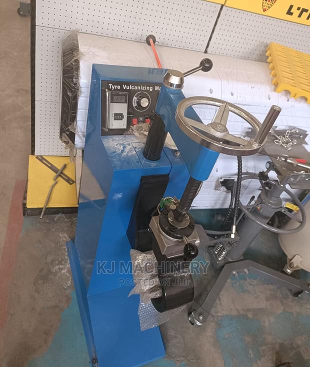 Tyre Vulcanizing Machine