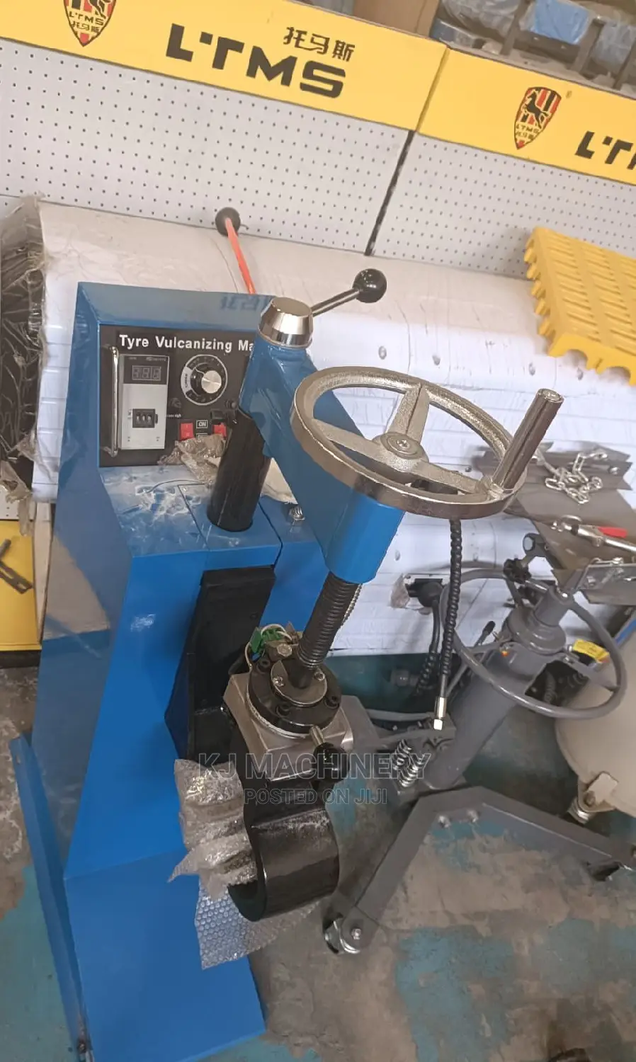 Tyre Vulcanizing Machine