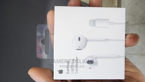 iPhone Lightning Earphones - main view