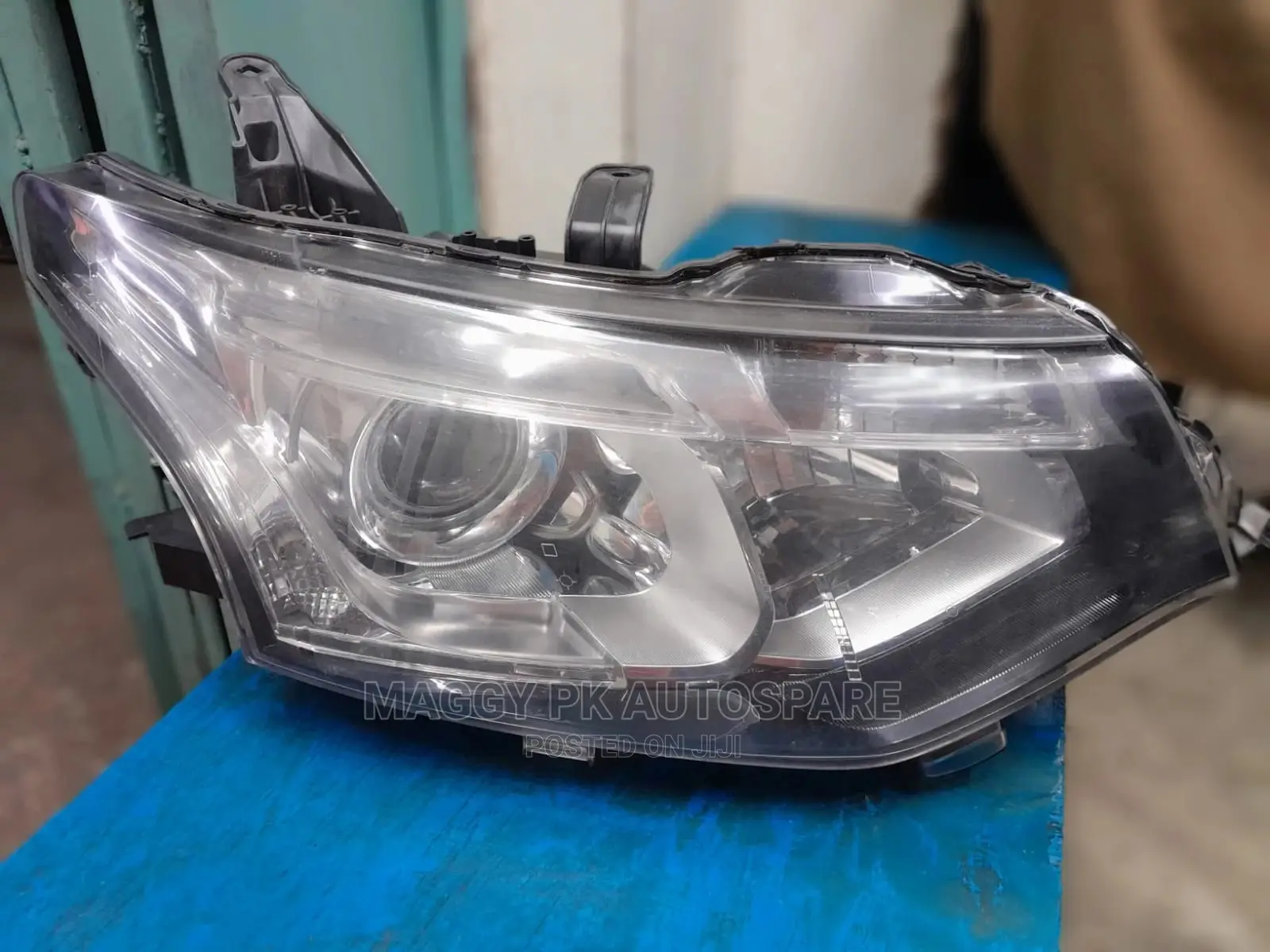 Headlight Mitsubishi Outlander 2013 - Xenon
