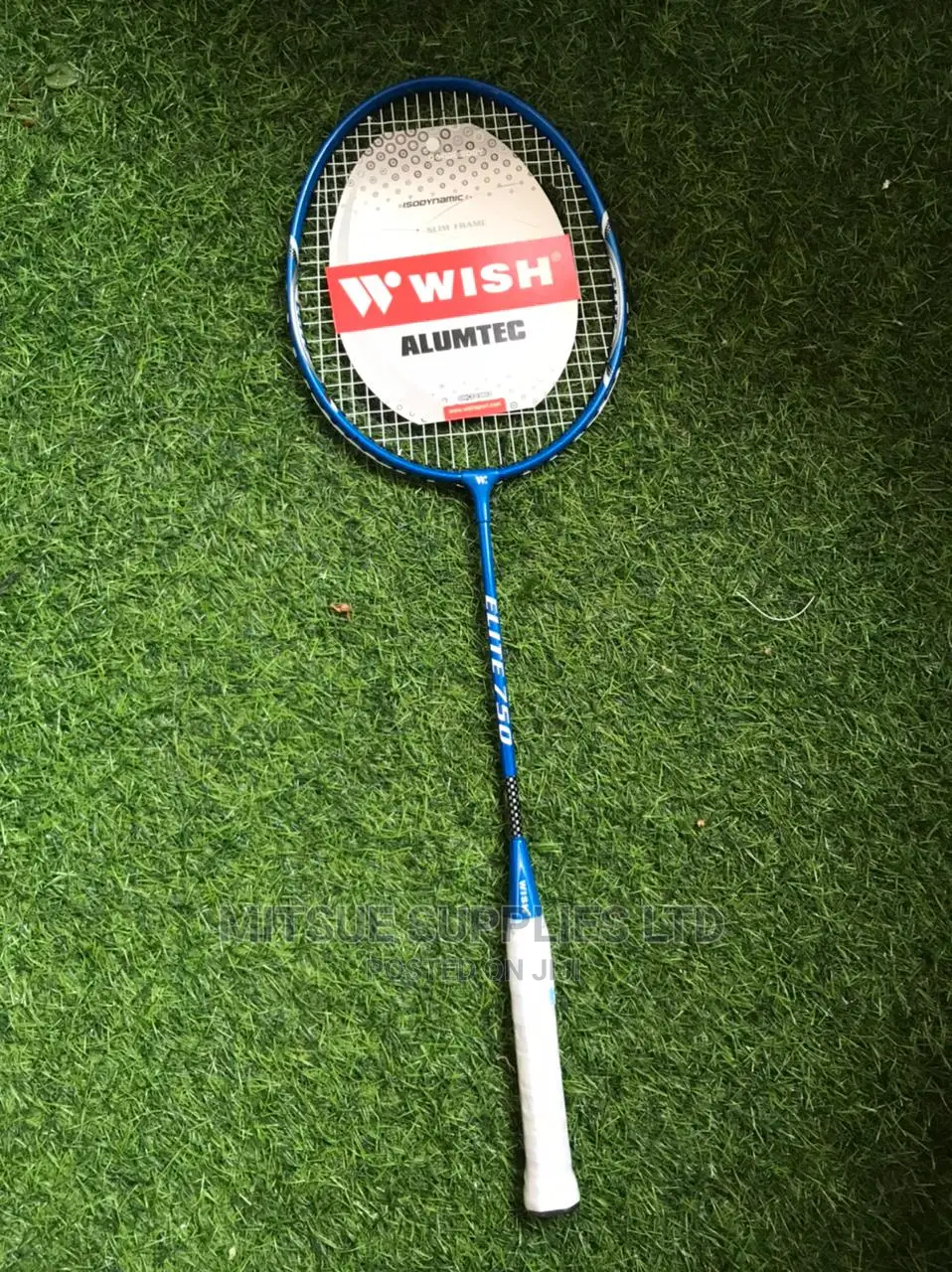 A Pair of WISH Badminton Racket 750 With 6 Shuttlecock
