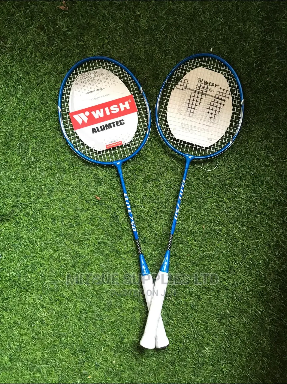 A Pair of WISH Badminton Racket 750 With 6 Shuttlecock